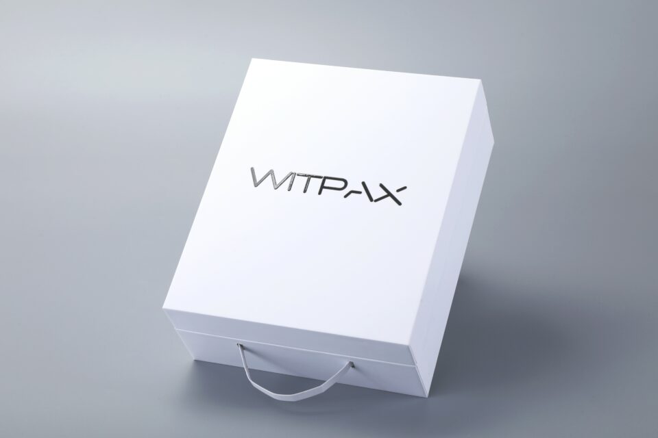 Portable hinged-lid shoulder box