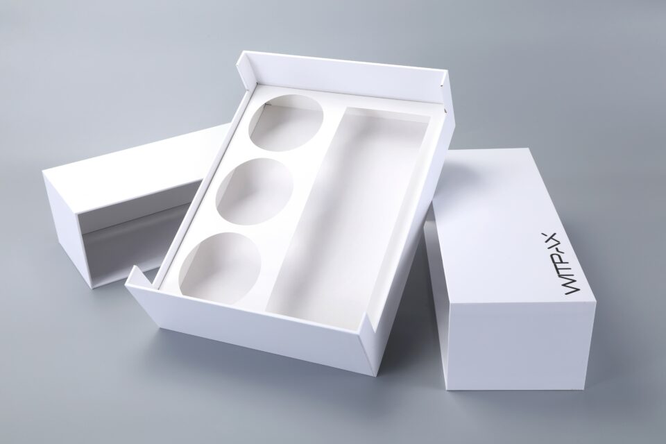 Double-sided sliding rigid boxes