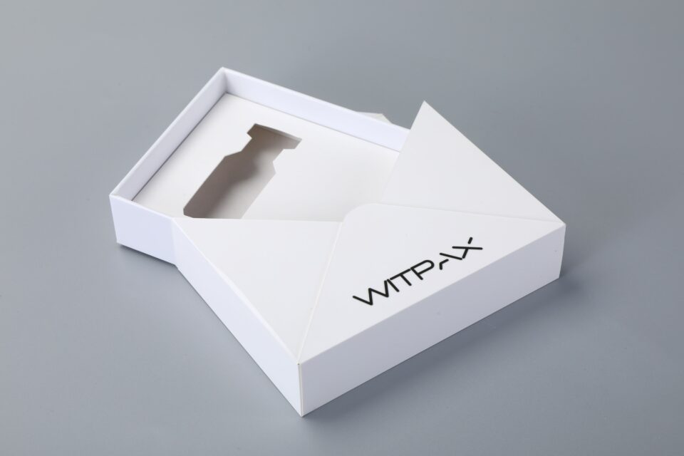 Magnetic sliding drawer boxes