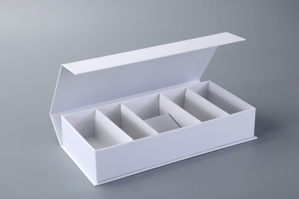 Flip-top box with inserts