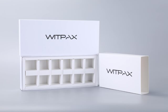 Lift-off lid box with sleeve