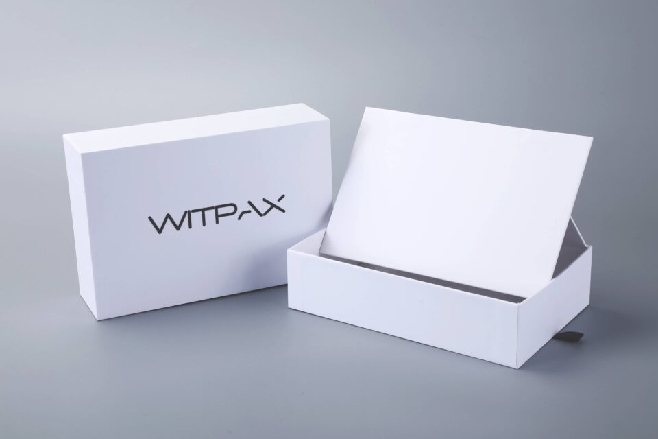 Sliding drawer box with inner flip-top