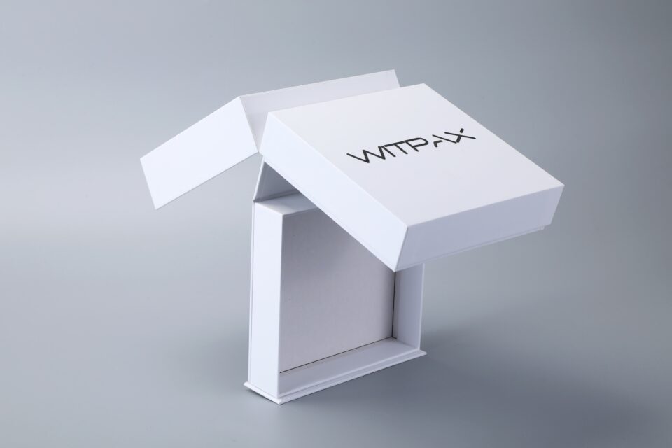 Two-tier hinged lid boxes