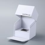 Hinged-lid die cut box with insert