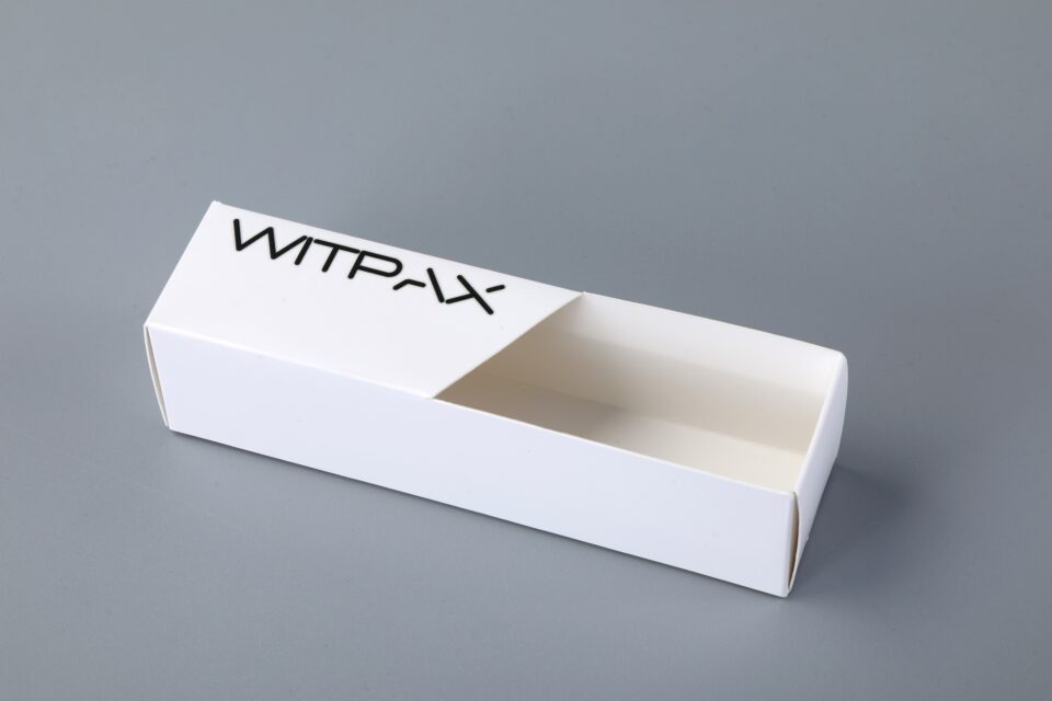 Folding display carton
