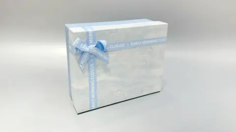 custom texture lift-off lid box with ribbon