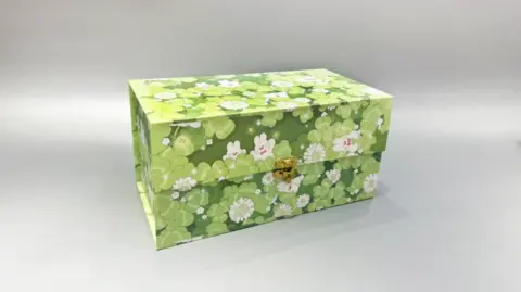 customized flip-top gift box with lock