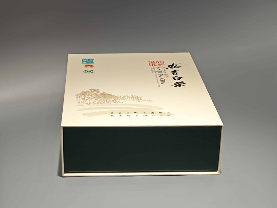 customized light color flip-top tea gift box