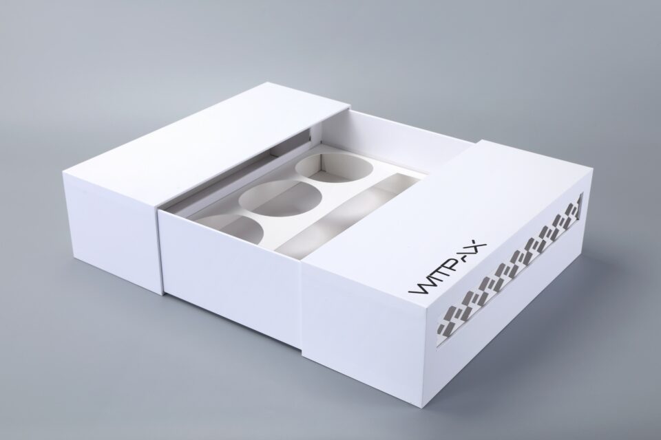 Double-sided sliding rigid boxes